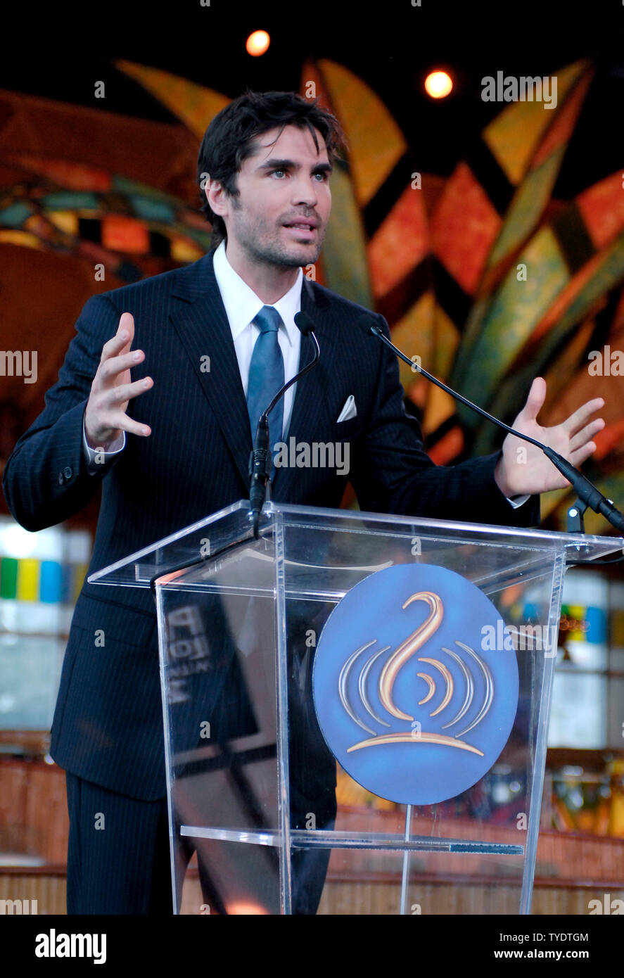 Presenter Eduardo Verastegui Announces 2008 Premio Lo Nuestro A La presenter-eduardo-verastegui-announces-2008-premio-lo-nuestro-a-la