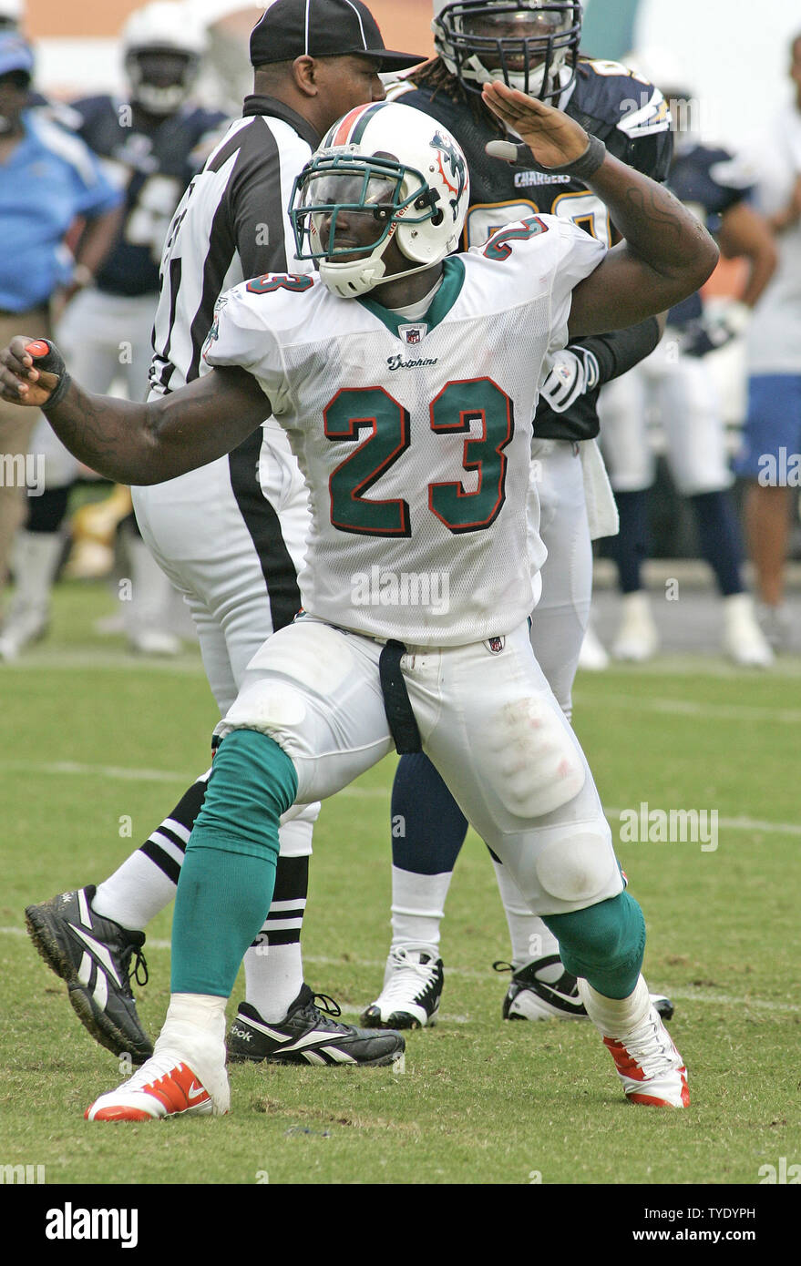 Miami Dolphins running back Ronnie Brown celebrates rushing for a first  down in second quarter action at Dolphin Stadium in Miami on October 5,  2008. The Dolphins defeated the Chargers 17-10. (UPI
