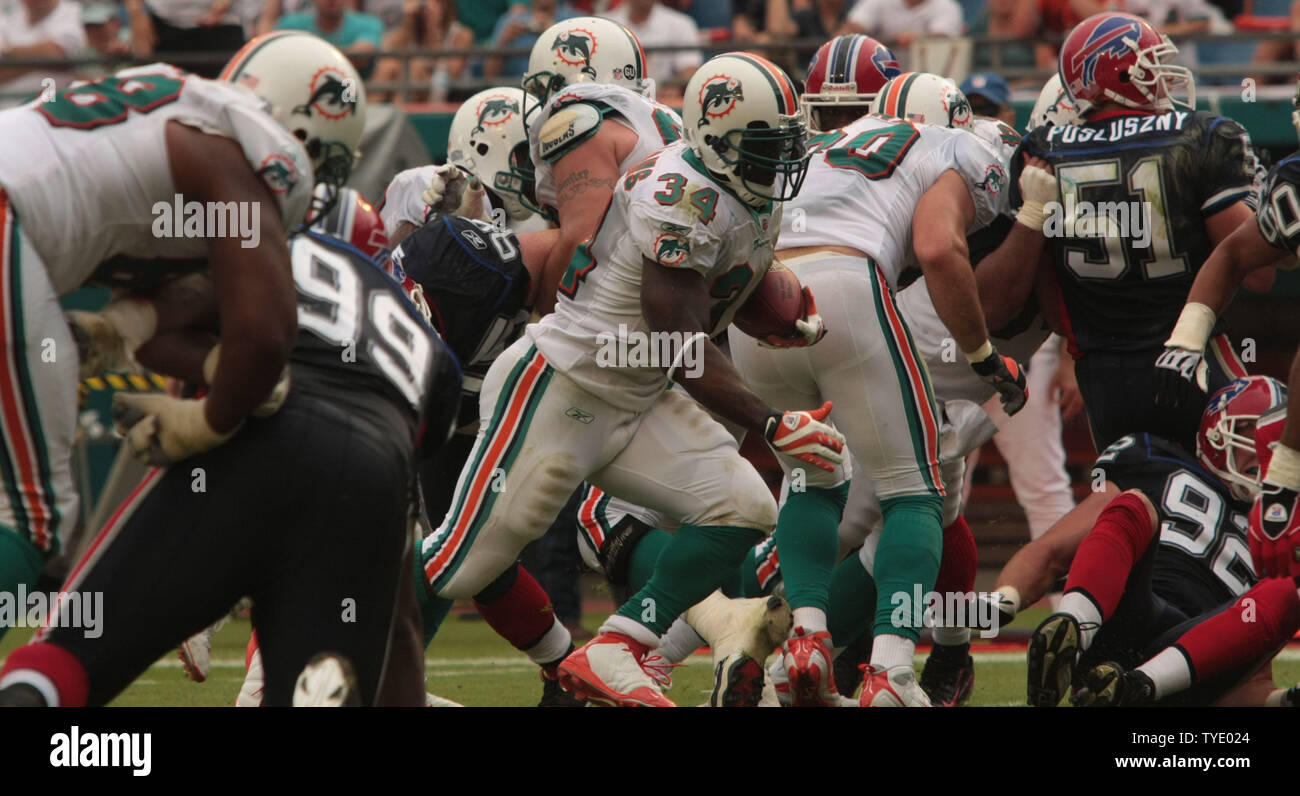 Miami Dolphins Running Back Ricky Williams 34 Runs For A Three