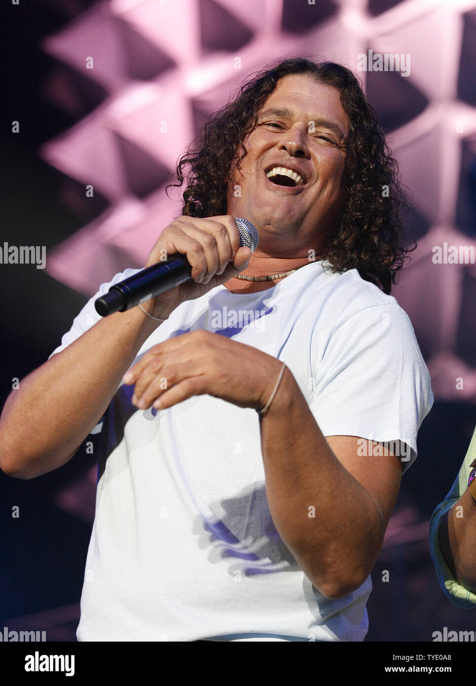 Carlos Vives performs in concert during the El Gran Concierto show at