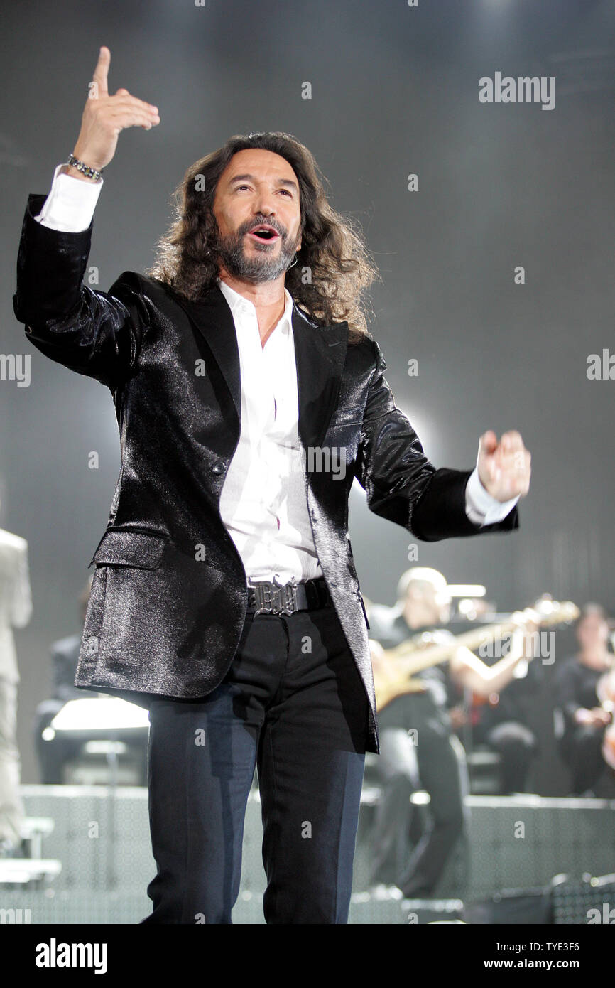 Marco antonio solis hi-res stock photography and images - Alamy
