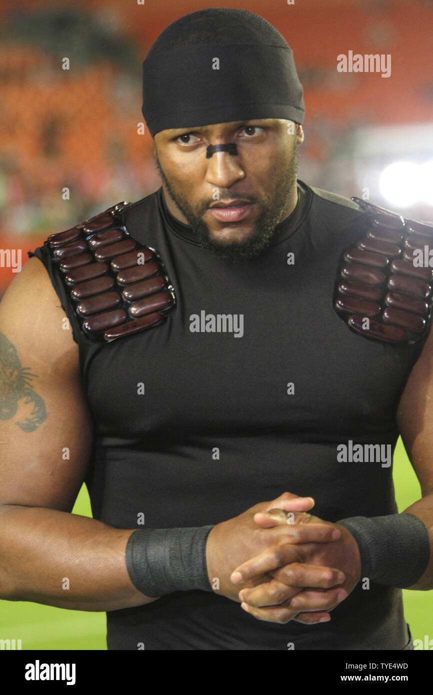 Ray lewis pro bowl hi-res stock photography and images - Alamy