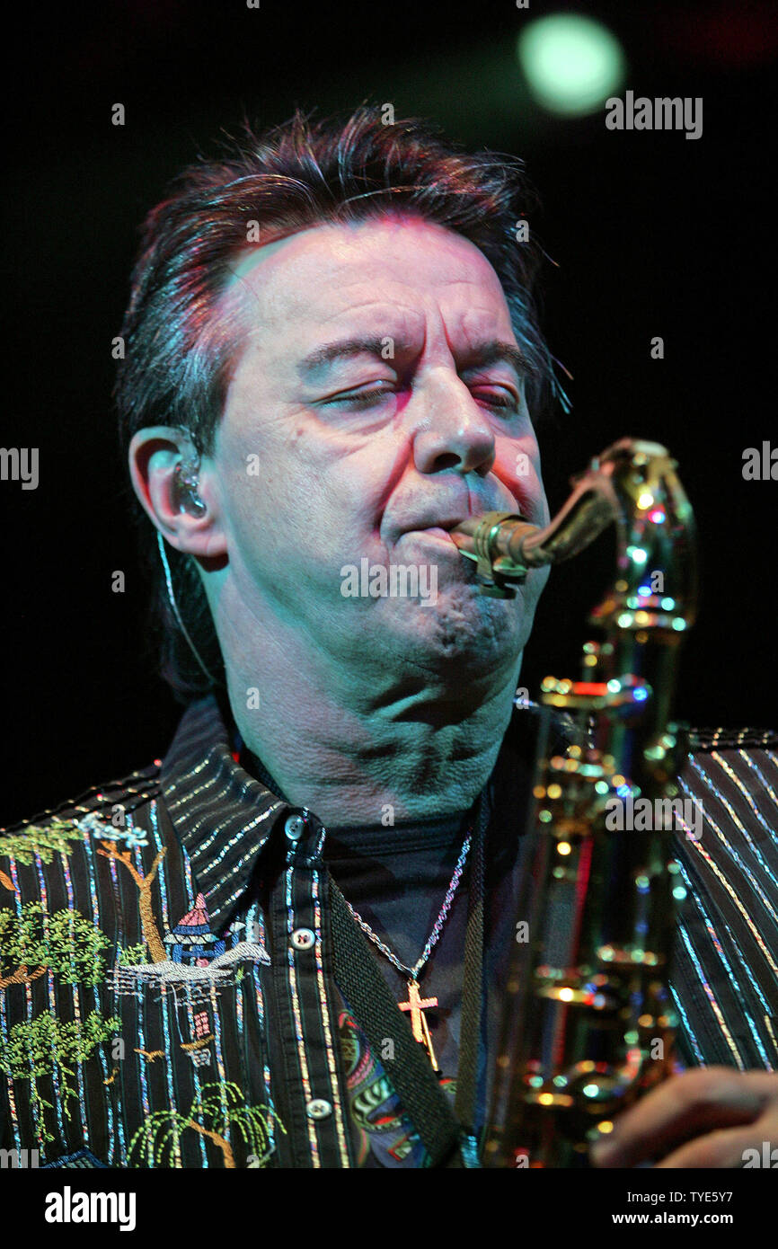 walter-parazaider-performs-in-