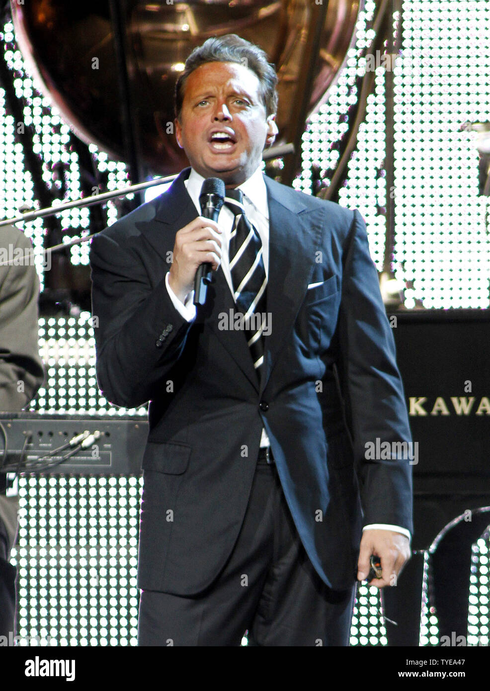 882 Luis Miguel Singer Stock Photos, High-Res Pictures, and Images