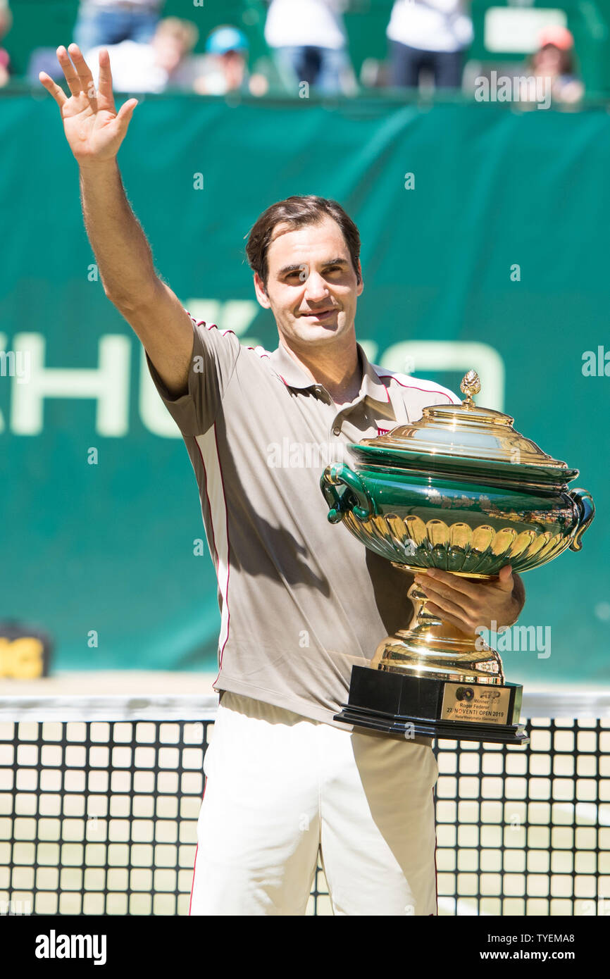 Roger FEDERER (SUI) wins the ATP tournament in Halle for the tenth time,  cheering with trophy, trophy, trophy, jubilation, cheering, cheering, joy,  cheers, celebrate, final jubilation, half figure, half figure, 10th,  portrait,