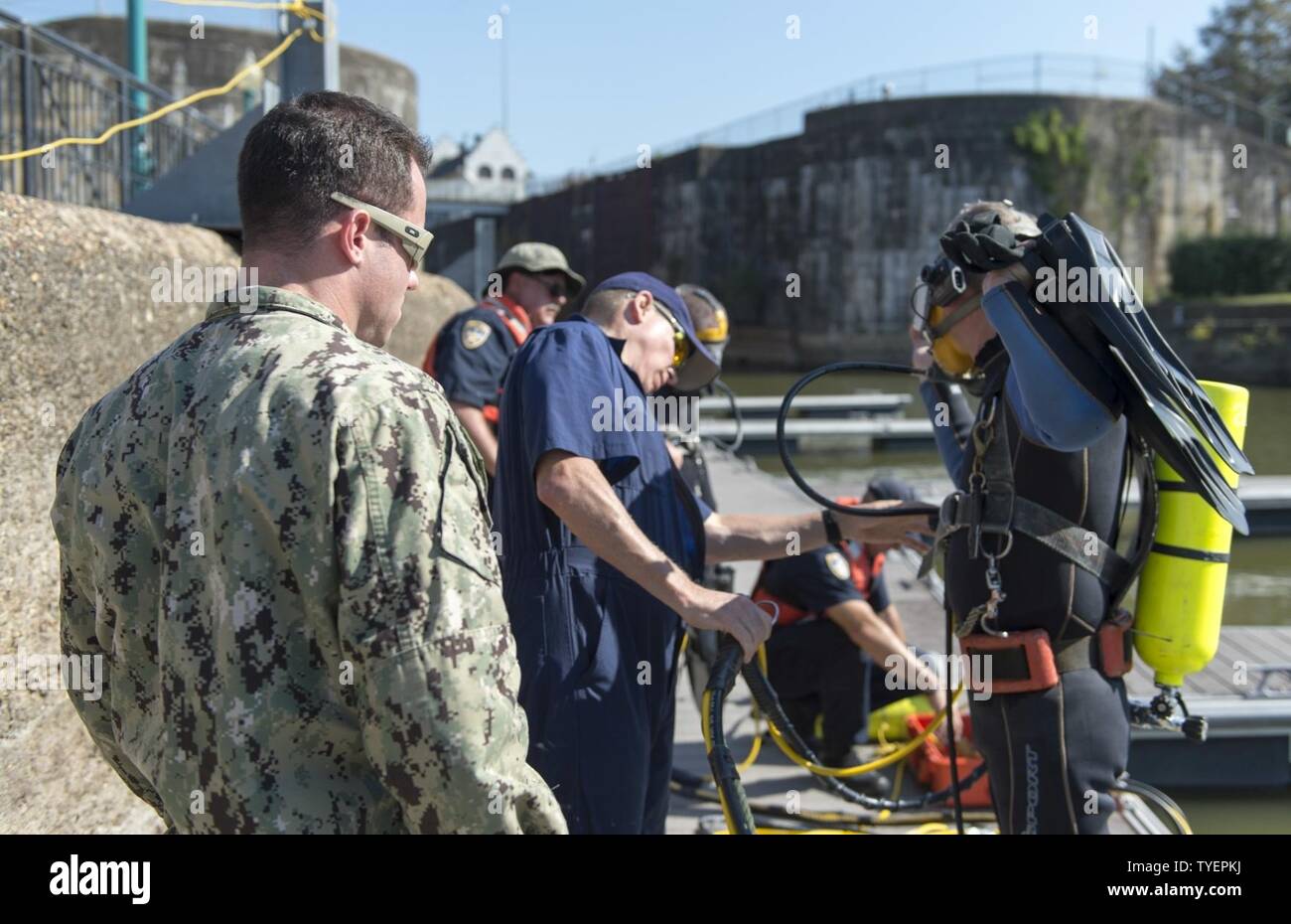 BATON ROUGE, La. (Nov. 4, 2016) Chief Petty Officer Justin Stehr, assigned to Explosive Ordnance Disposal Group (EODGRU) 2, observes members of the Baton Rouge Police Department Dive Team conduct pre-dive checks during a subject matter expert exchange as part of Baton Rouge Navy Week 2016. Baton Rouge is one of select cities to host the 2016 Navy Week, a week dedicated to raising U.S. Navy awareness through local outreach, community service and exhibitions. Stock Photo