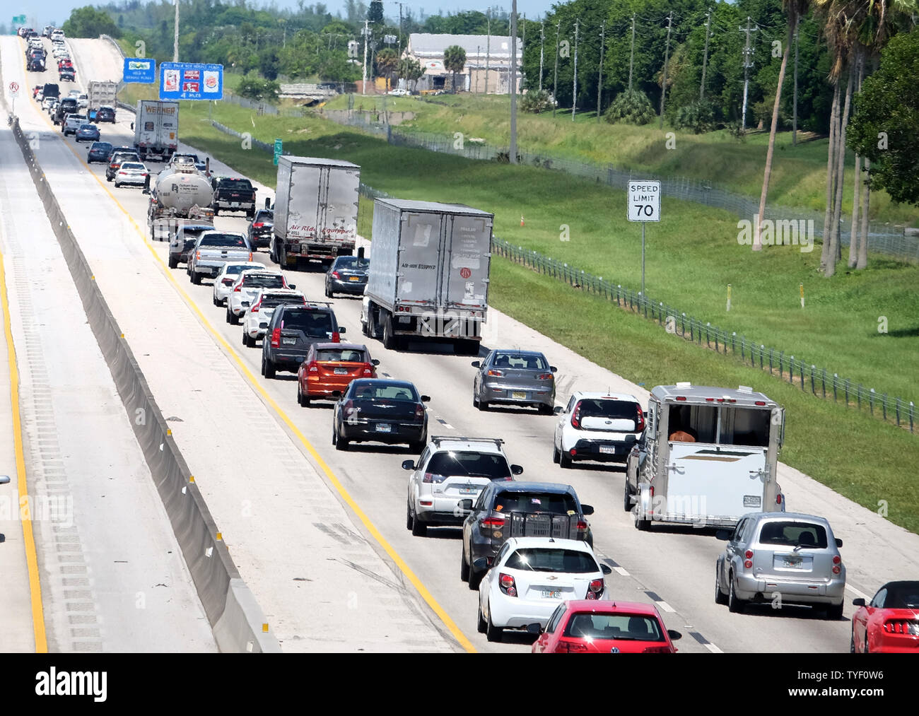 Vehicles move north (R) on the Florida Turnpike from the Keys and Miami ...
