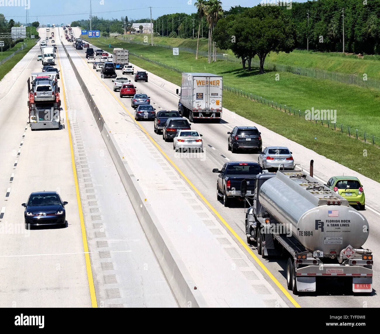 Vehicles move north (R) on the Florida Turnpike from the Keys and Miami ...