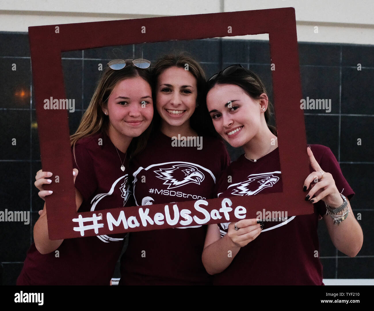 Students from MSD high school (LR) Rylee Campana,16, Cortney Evans,18