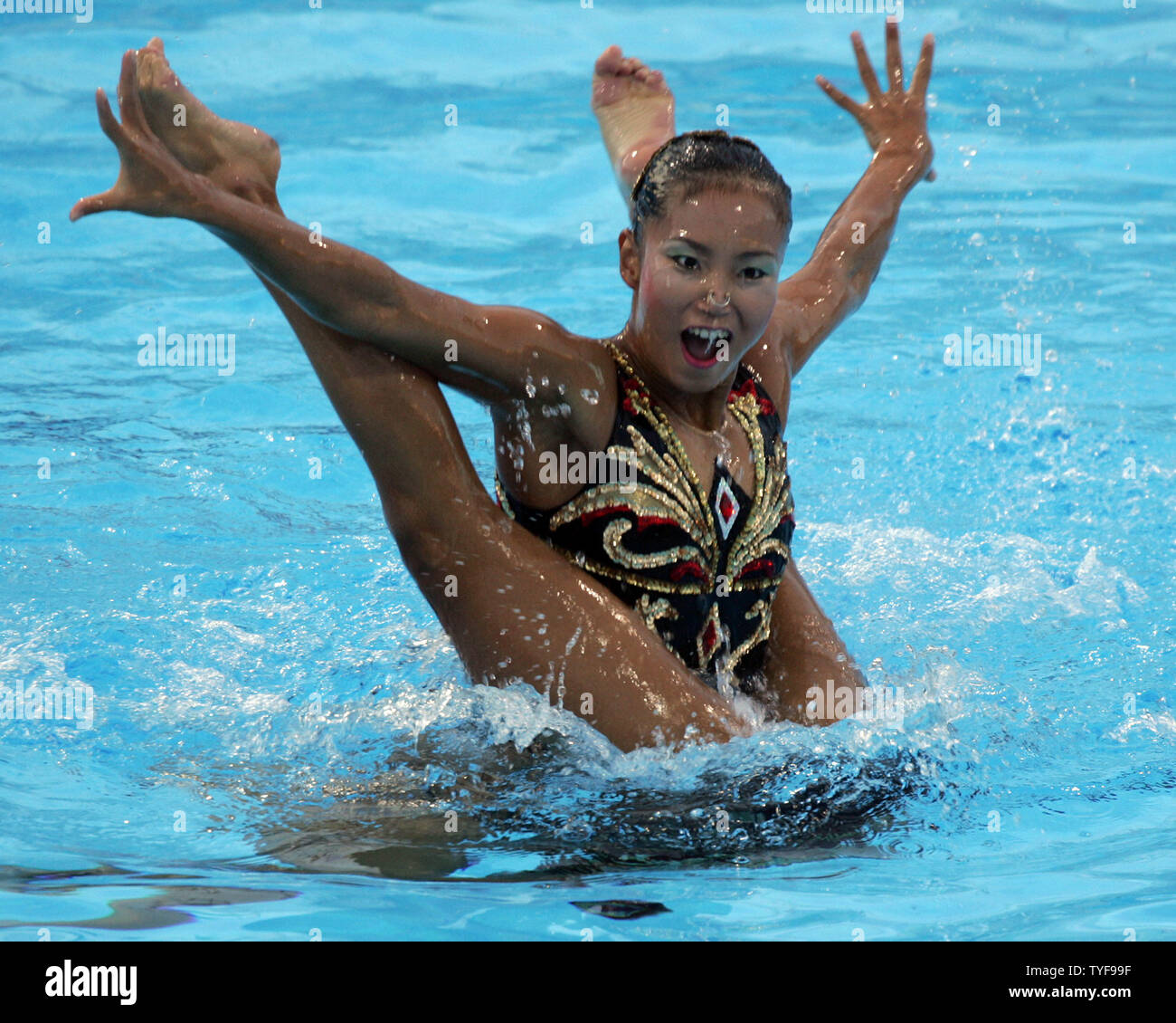 Japanese synchronized swimmers Saho Harada (above water) and Emiko Suzuki perform their final duet routine  at the XI FINA World Championships in Montreal, Canada on July 22, 2005.  Harada and Suzuki earned the bronze medal behind Russians Davydova and Ermakova and the Spanish duet Mengual and Tirados. (UPI Photo / Grace Chiu) Stock Photo