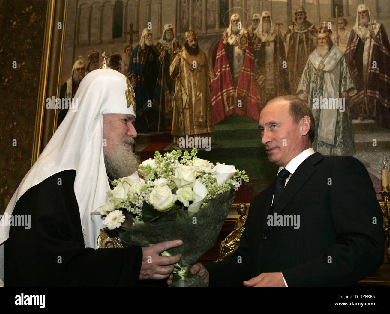 Tyfbb Russian President Vladimir Putin (R) presents flowers to Russian ...