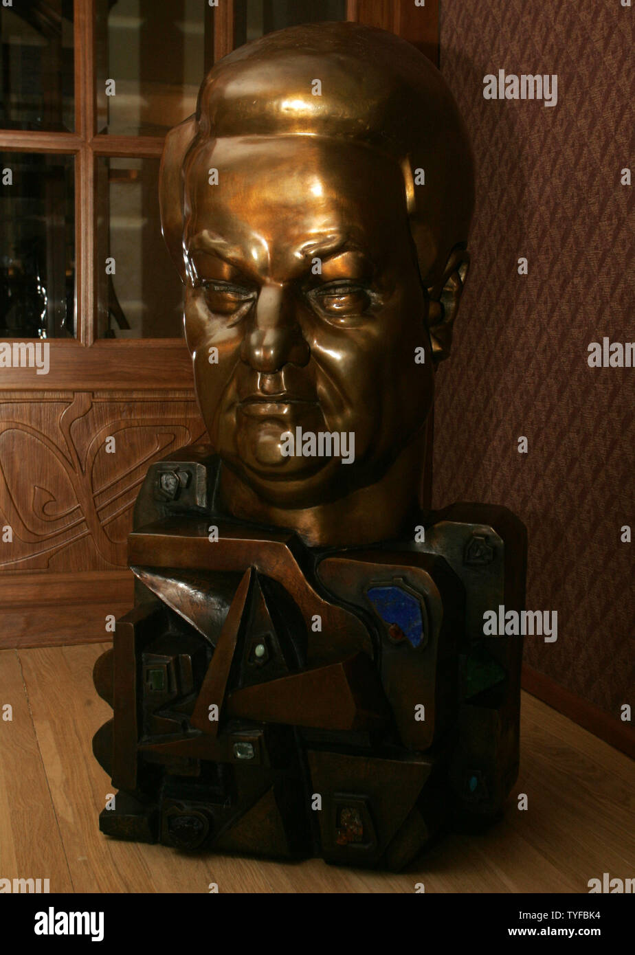 In this file photo, the bust of former President Boris Yeltsin's is on display at his residence in Barvikha, the most presitigious and expensive suburb of Moscow  on January 30, 2006. Yeltsin died at the age of 76 on April 23, 2007 in Moscow. Yeltsin pushed Russia to democracy and a market economy after helping in the collapse of the Soviet Union communist state in 1991. (UPI Photo/Anatoli Zhdanov) Stock Photo