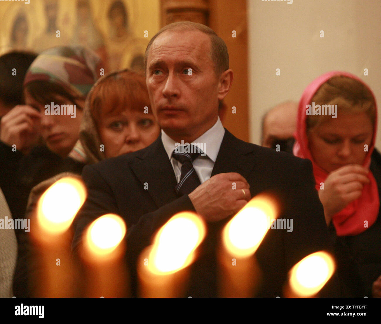 Russian President Vladimir Putin crosses himself during a memorial ...