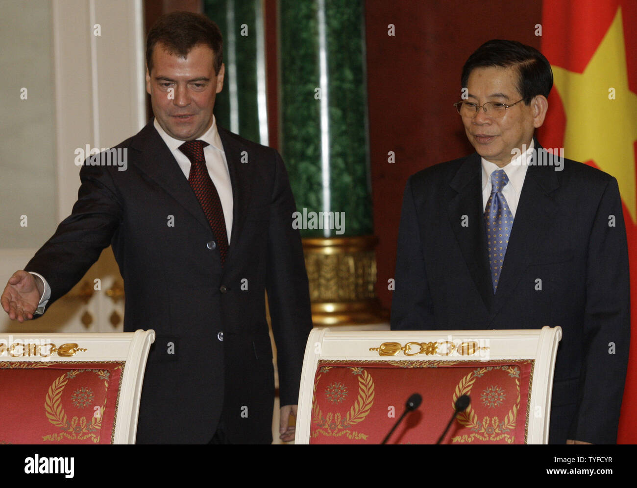 Russian President Dmitry Medvedev (L) welcomes Vietnamese counterpart Nguyen Minh Triet before their meeting in the Kremlin in Moscow on October 27, 2008. Russia and Vietnam agreed Monday to boost their energy cooperation and explore new prospective oil fields.(UPI Photo/Anatoli Zhdanov) Stock Photo