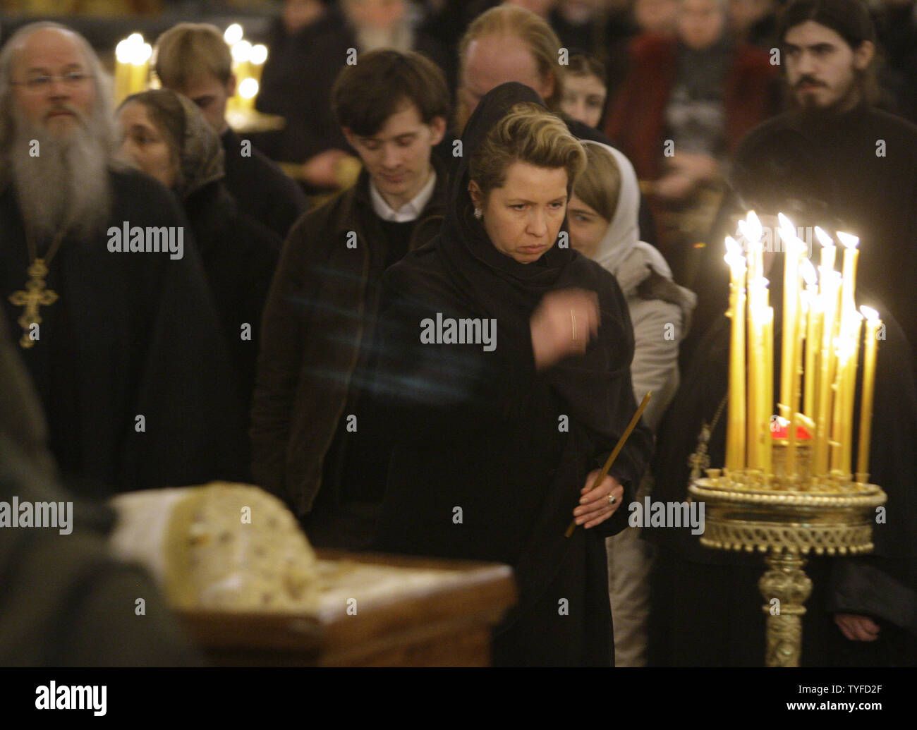 Russian first lady Svetlana Medvedeva (C) mourns at a casket with late Patriarch Alexy II in the Christ the Savior Cathedral in Moscow on December 7, 2008. Patriarch Alexy II who led the Russian Orthodox church since 1990 during a post-Soviet revival of faith, died at the age of 79 on Friday. (UPI Photo/Anatoli Zhdanov) Stock Photo