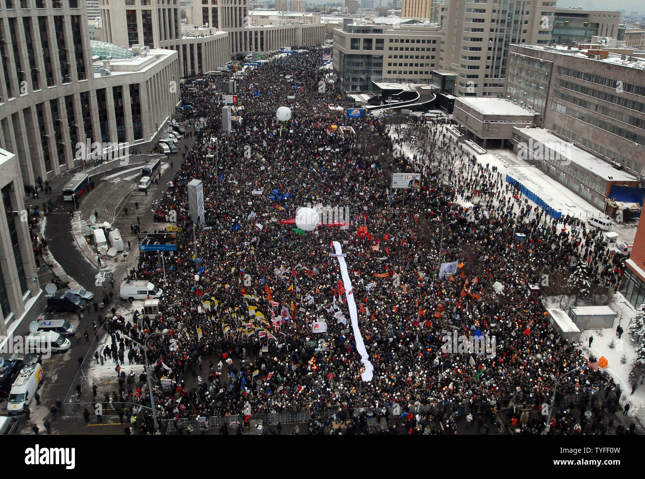 толпа людей в москве. митинг на проспекте сахарова 10 августа 2019 года. митинг за навального в москве 2021. большие митинги. митинги в россии 2021 навальный.