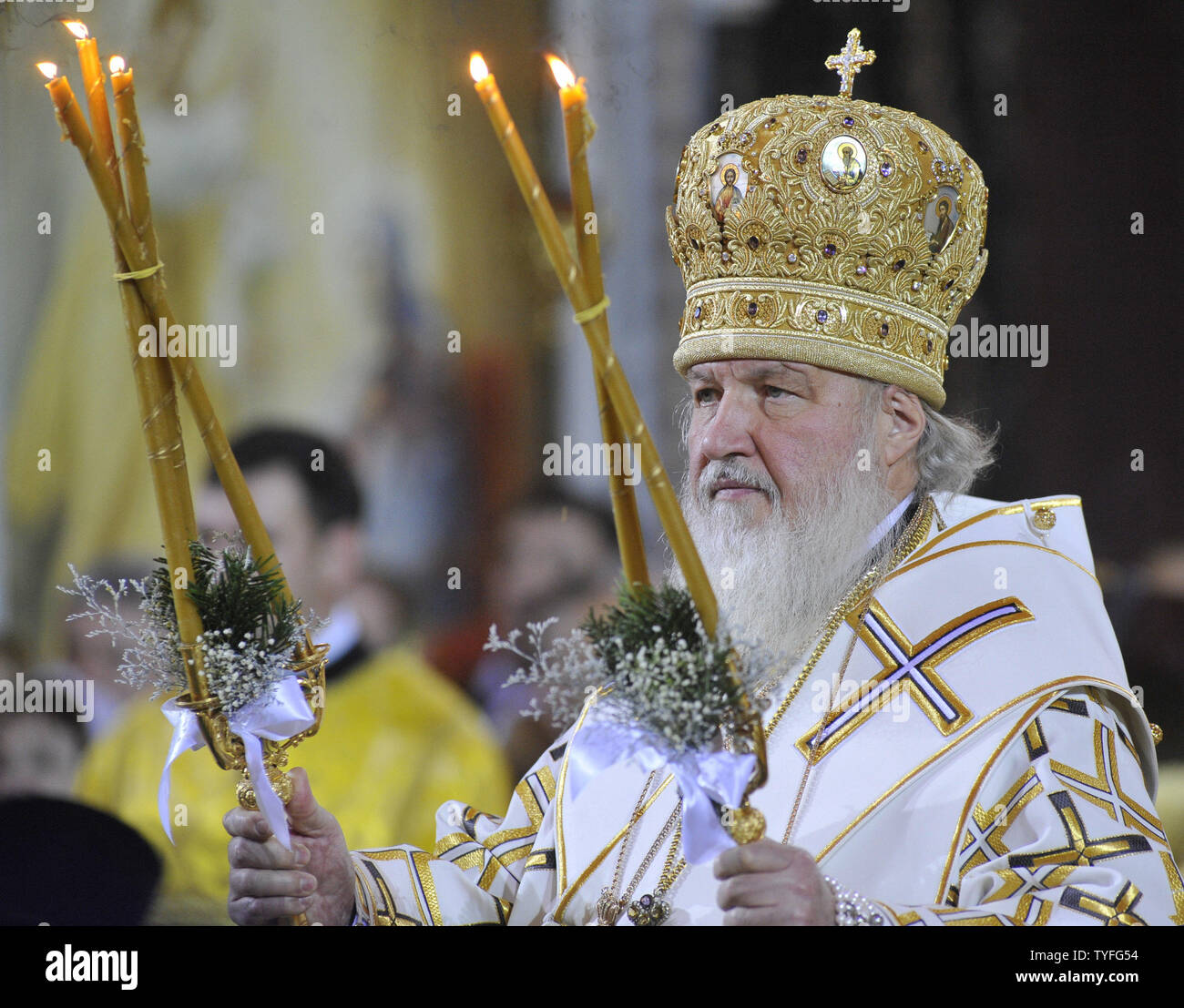 Russian Orthodox Patriarch Kirill conducts night Christmas service in