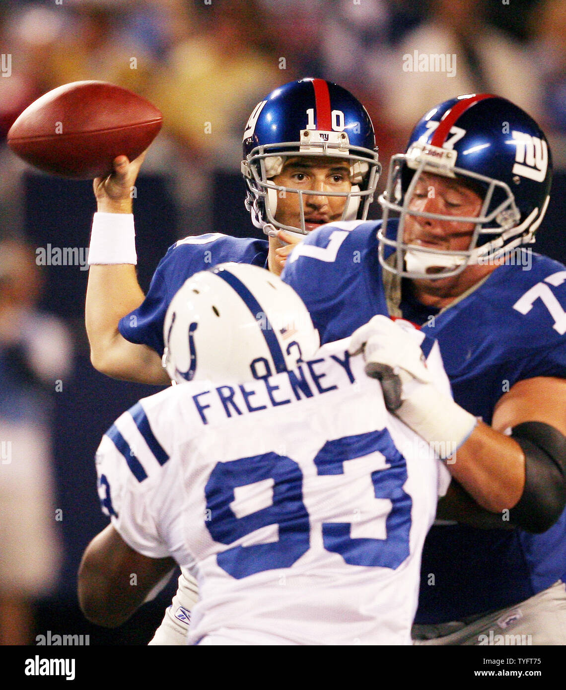 New York Giants Eli Manning prepares to throw a pass in a week 1