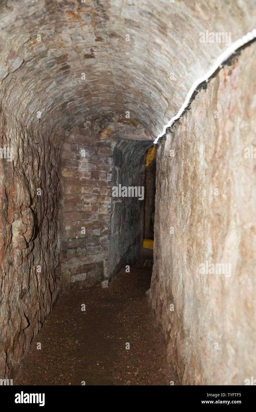 Cut and cover tunnel hires stock photography and images Alamy