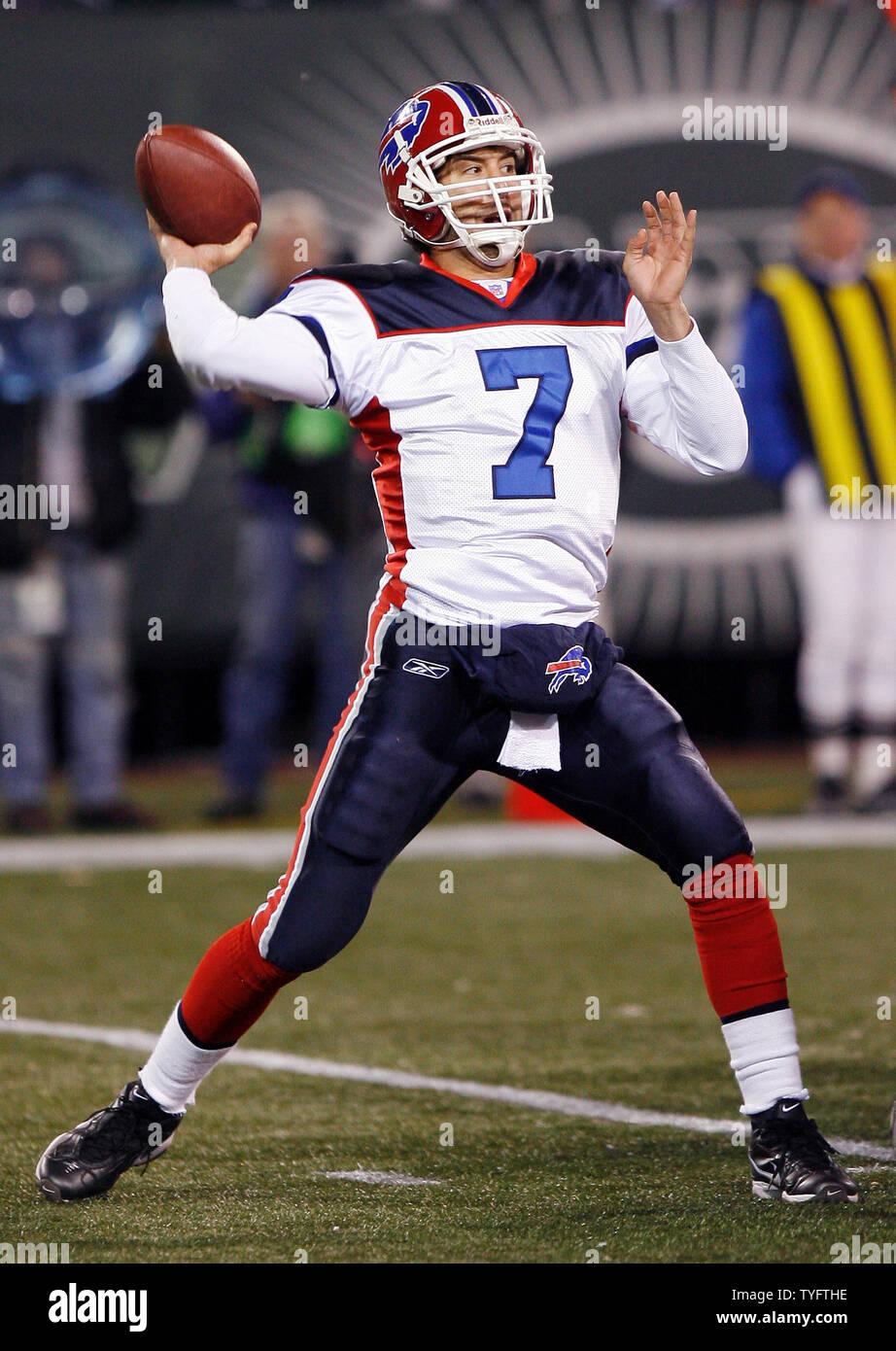 Buffalo Bills J.P. Losman prepares to throw a pass in the 2nd quarter  against the New York Jets at Giants Stadium in East Rutherford, New Jersey  on December 10, 2006. (UPI Photo/John