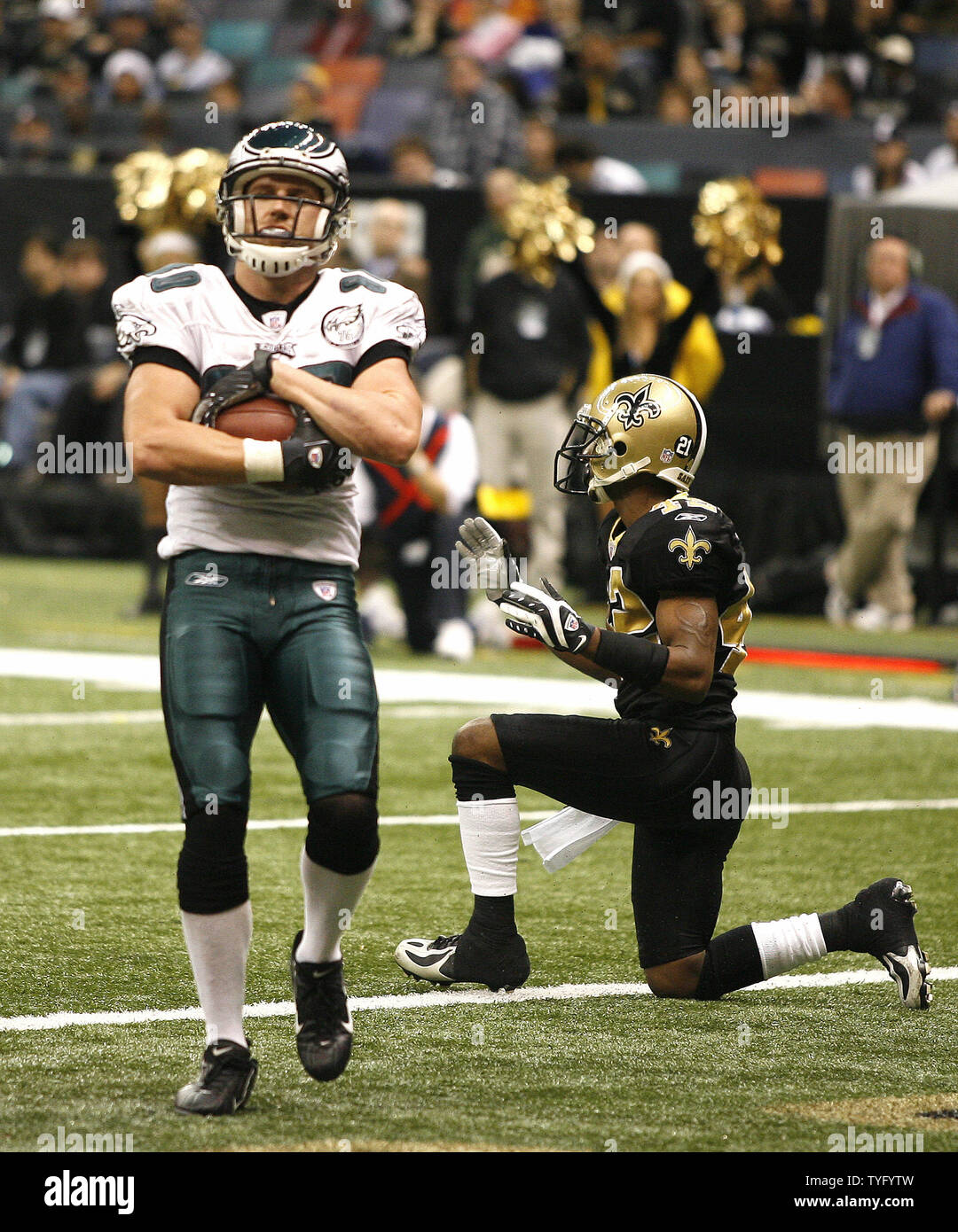 Defending against eagles hires stock photography and images Alamy