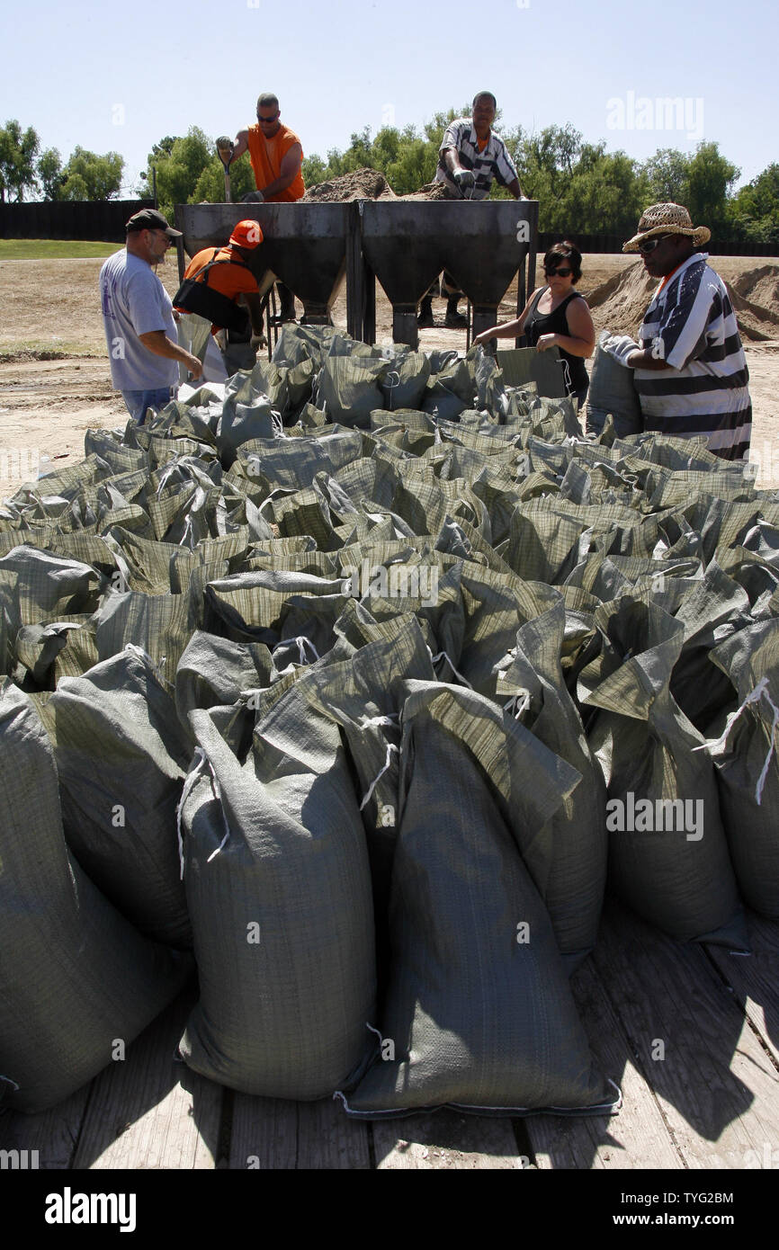 Prison inmates and volunteers fill sandbags in Stephensville, Louisiana, May 14, 2011. St.  Mary Parish was preparing for high water after the U.S. Army Corps of Engineers opened the Morganza Floodway to divert water from the cresting Mississippi River away from downriver cities including Baton Rouge and New Orleans.   UPI/A.J. Sisco. Stock Photo