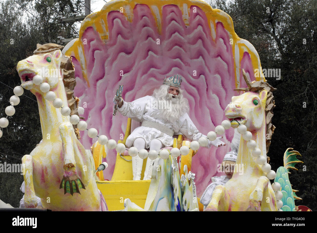 The King of Proteus Parades down Napoleon Avenue February 16, 2015