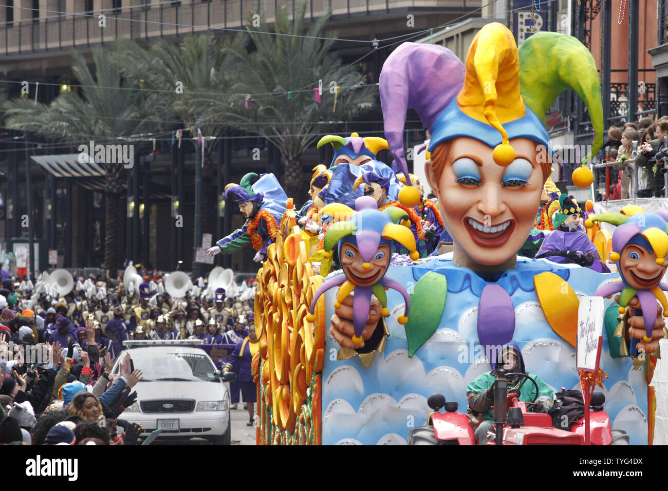 mardi gras bead toss game