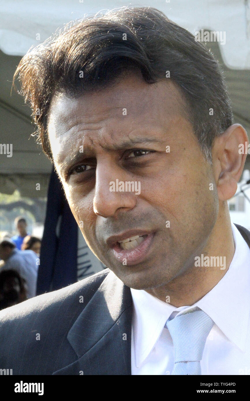 Louisiana Governor Bobby Jindal attend a wreathlaying ceremony at the