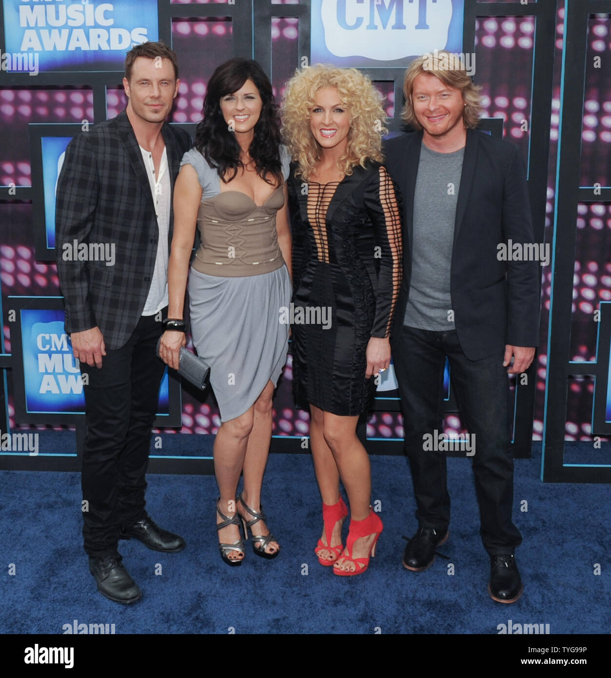 (L to R) Jimi Westbrook, Karen Fairchild, Kimberly Schlapman, and