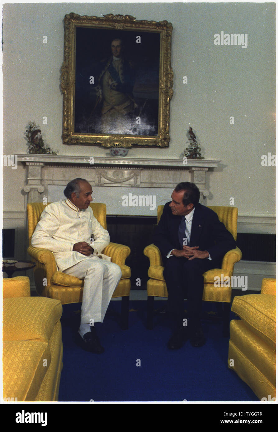 President Nixon meeting with President Bhutto of Pakistan; Scope and content:  Pictured: Zulfikar Ali Bhutto, Richard M. Nixon. Subject: Heads of State - Pakistan. Stock Photo