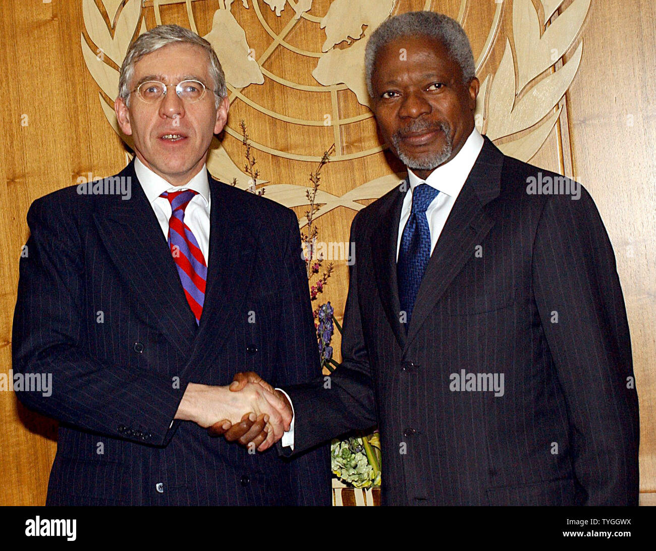 Jack Straw, Secretary of State for Foreign Affairs of the United Kingdom and  United Nations Secretary General Kofi Annan, R,are  shown in a March 2003 file photo. Clare Short former International Development Secretary announced on Feb. 26, 2004 that Britain conducted spying operations on Kofi Annan in the run up to last years war on Iraq. (UPI/Ezio Petersen) Stock Photo