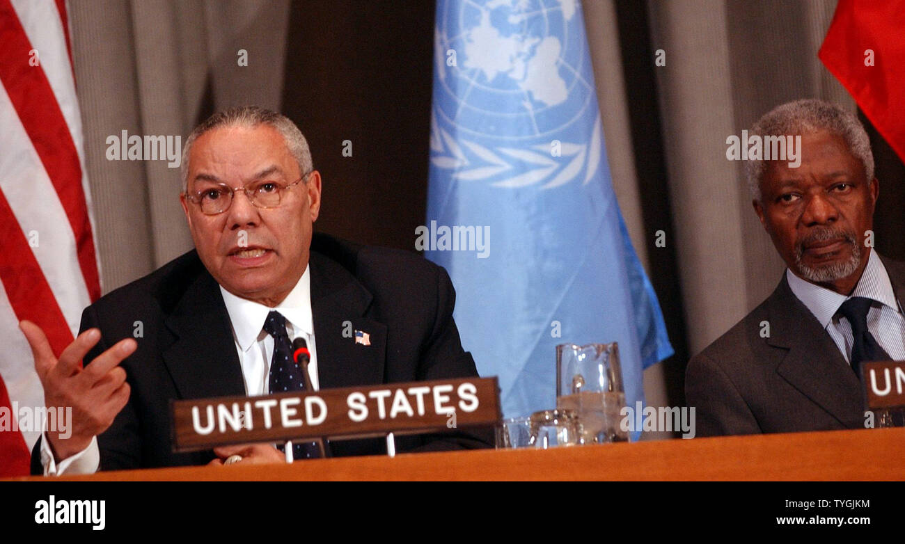 U.S. Secretary of State Colin Powell and UN Secretary General Kofi Annan  (left to right) meet the media after concluding their Middle East Quartet meeting on May 4, 2004  at the United Nations. (UPI/Ezio Petersen) Stock Photo