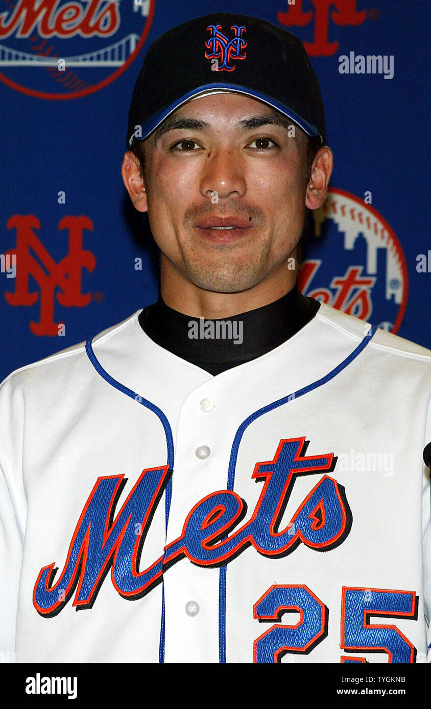 Kaz Matsui autographed baseball card (New York Mets) 2005 Topps Heritage #28