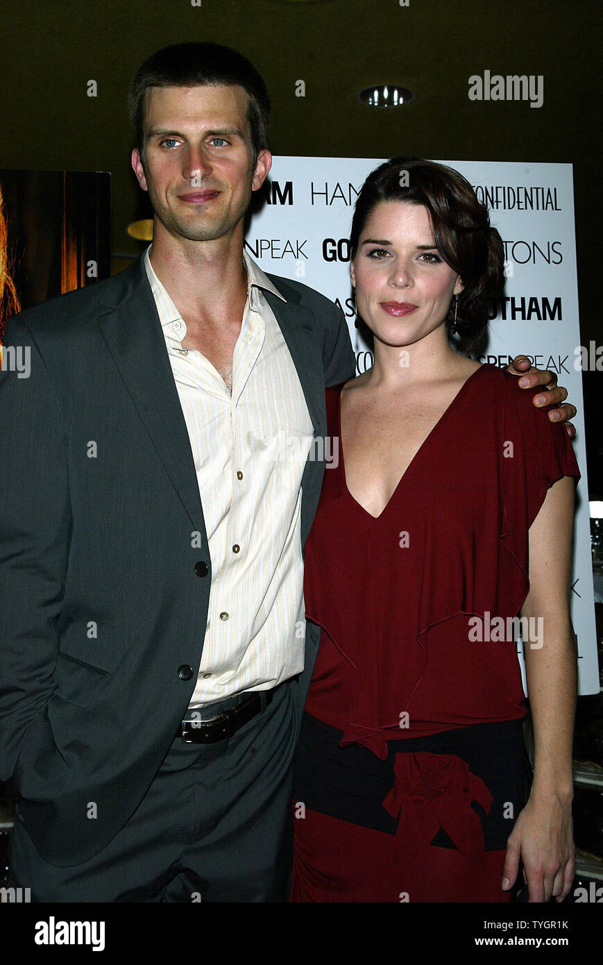 Neve campbell 2004 hi-res stock photography and images - Alamy
