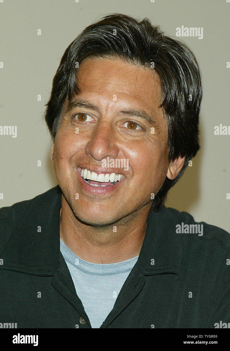 Ray Romano signs copies of his new book 'Everybody Loves Raymond: Our Family Album' at Barnes & Noble in New York on September10, 2004.  (UPI Photo/Laura Cavanaugh) Stock Photo