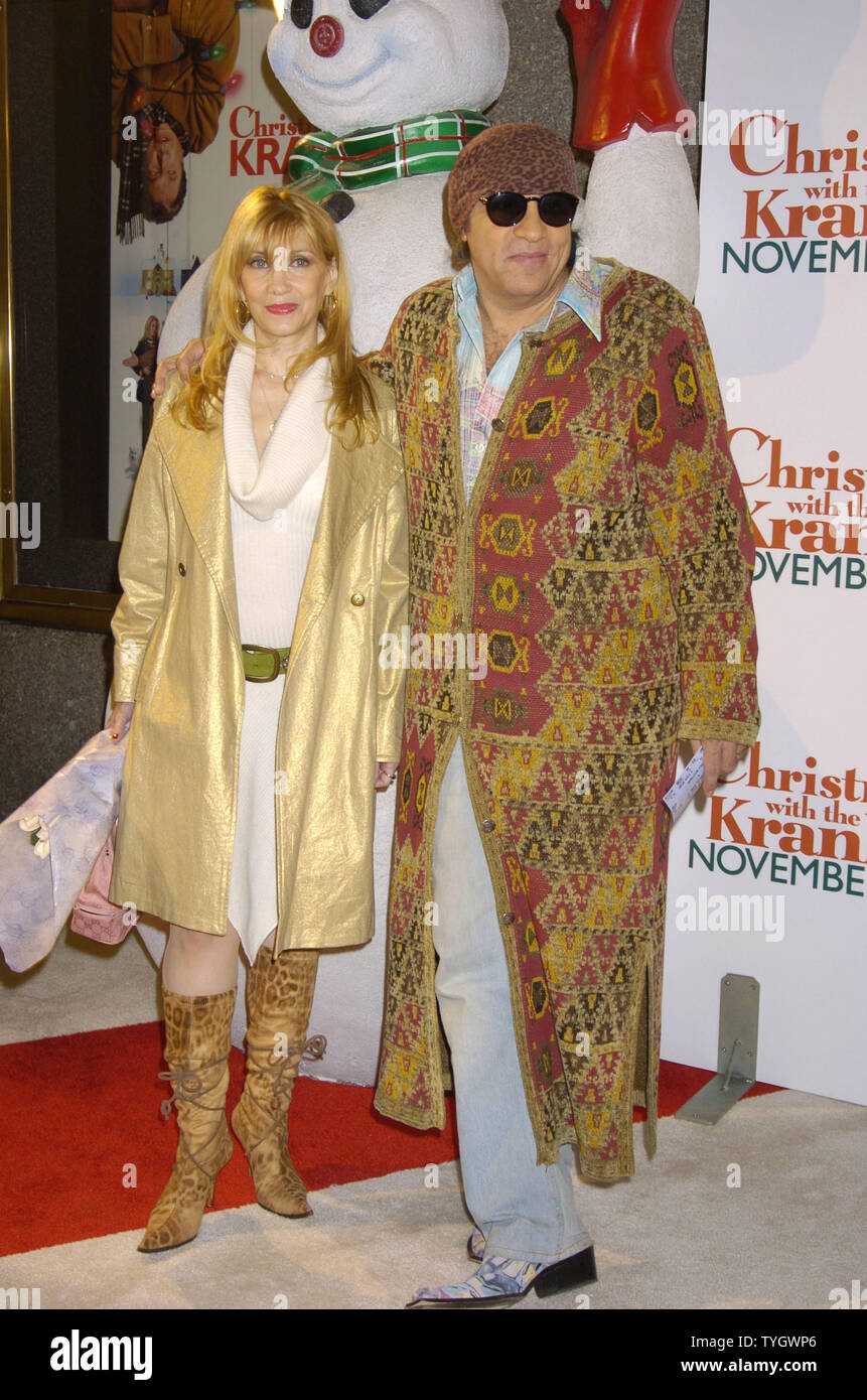 Maureen and Steven Van Zandt pose for photographers at the World Premiere of ' Christmas with the Kranks' on November 15, 2004 at Radio City Music Hall in New York City.  (UPI Photo/Robin Platzer) Stock Photo