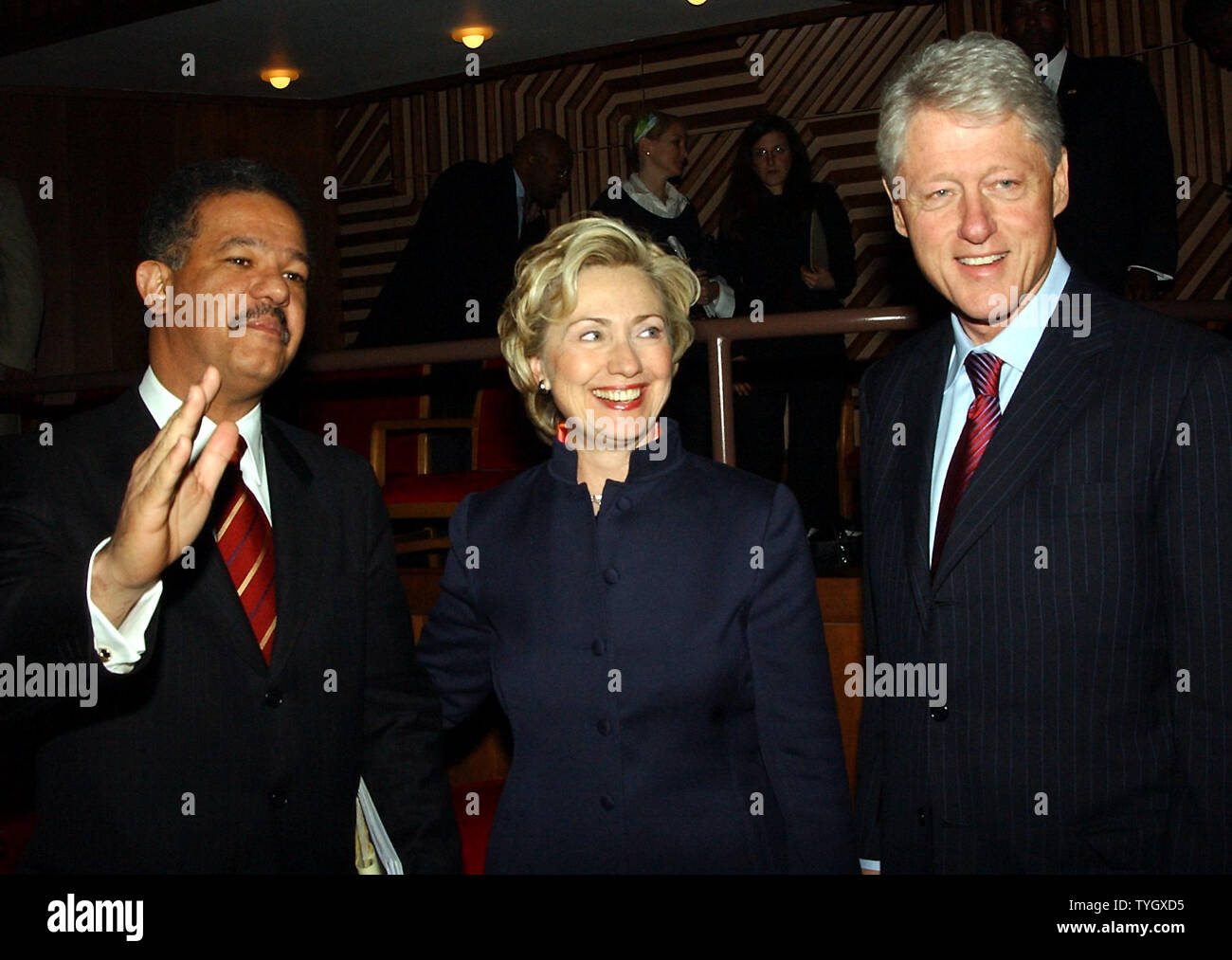 Former U.S. President William Clinton and his wife Senator Hillary Rodham Clinton are joined by President Leonel Fernandez of the Dominican Republic (left) prior to the start of the William Jefferson Clinton Foundation Energy Policy Forum held on 12/6/04 at New York University. (UPI Photo/Ezio Petersen) Stock Photo