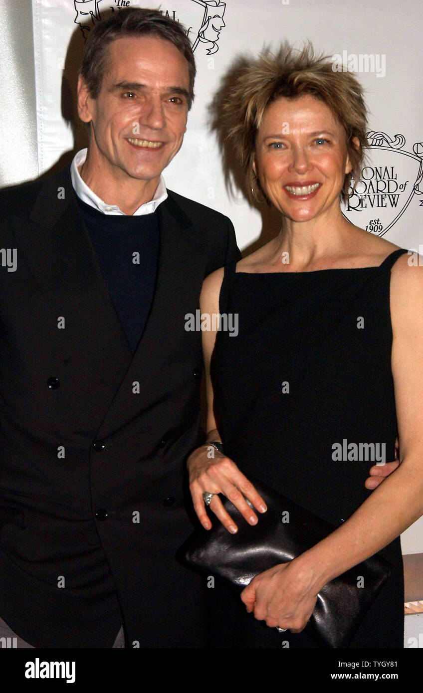 Actress Annette Bening attends the National Board of Review 2004 awards gala in New York on 1/11/05. Bening was honored with 'Best Actress' award for her work in the film 'Being Julia' and it was presented to her by actor Jeremy Irons  (UPI Photo/Ezio Petersen) Stock Photo