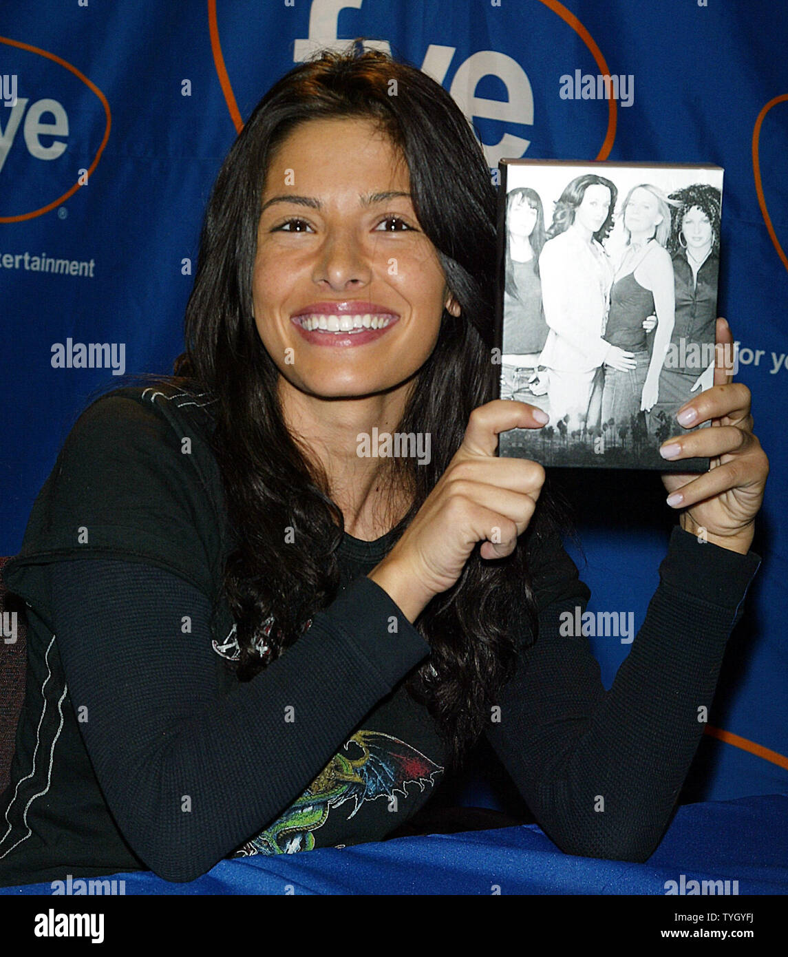 Cast Member Sarah Shahi Of The L Word Sign Copies Of The Shows First Season Dvd At Fye In New York On January 22 2005 Upi Photo Laura Cavanaugh Stock Photo Alamy