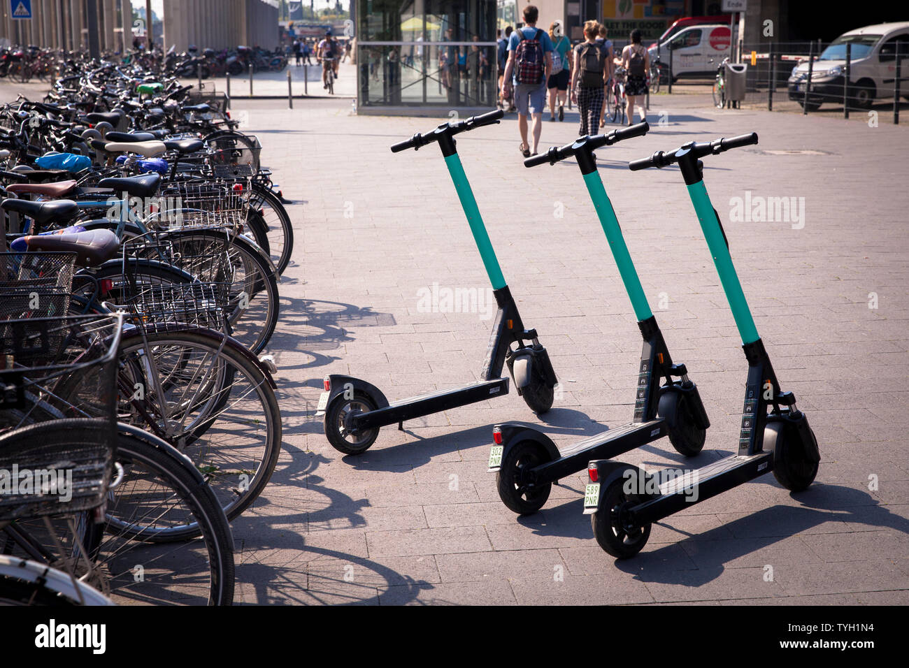 Tier electric scooters for rental at the main station, Cologne, Germany.  Tier Elektroscooter zum mieten am Hauptbahnhof, Koeln, Deutschland Stock  Photo - Alamy