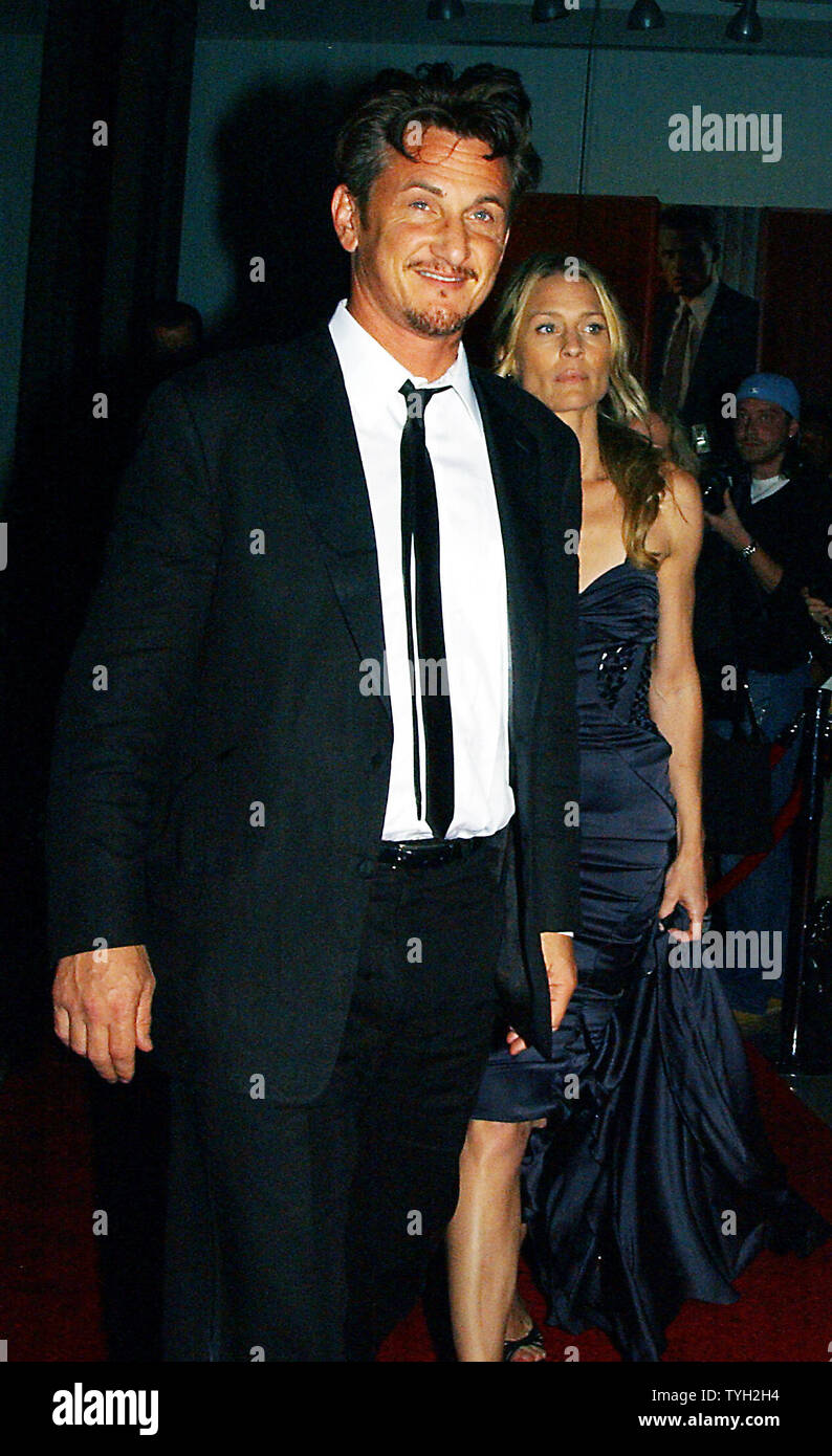 Sean penn and his wife hires stock photography and images Alamy