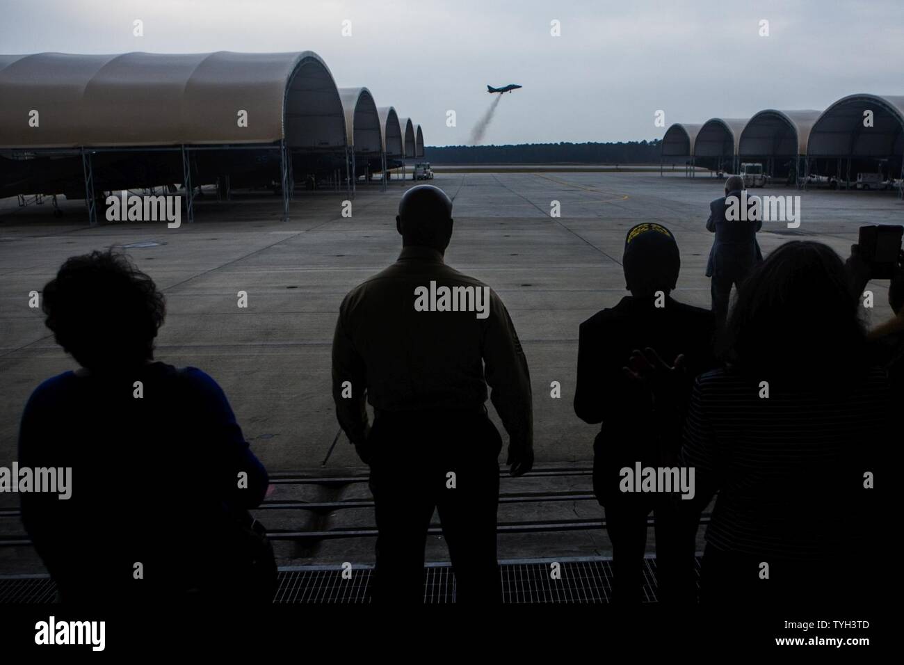 U.S. Marines and family of the late Lt. Gen. Frank E. Petersen Jr ...