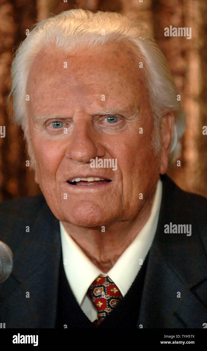 Outlined Reverand Reverend Billy Graham, 86, meets the media on June 21, 2005 to outline ...
