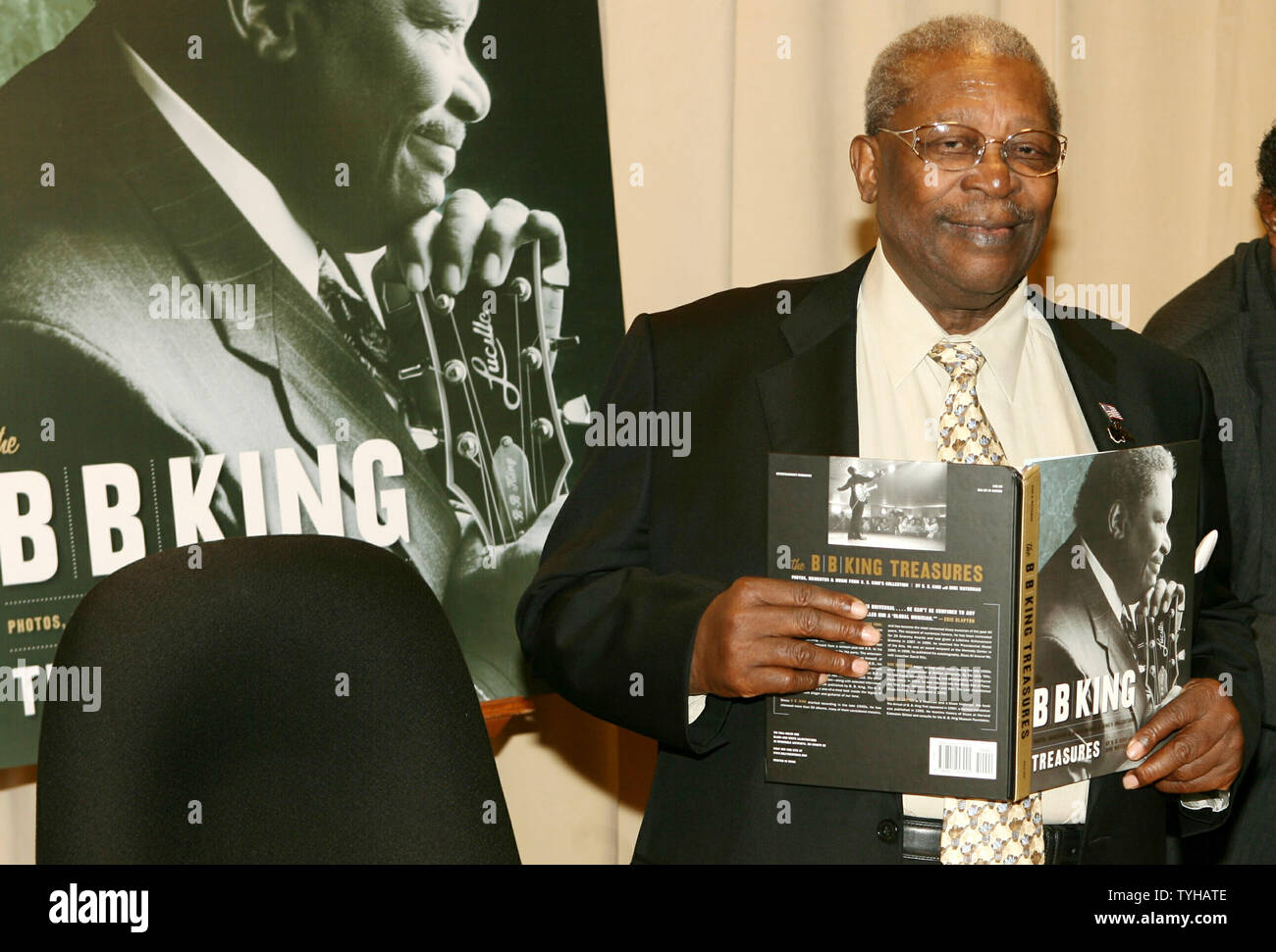 B B King Poses With His Book The B B King Treasures In Barnes