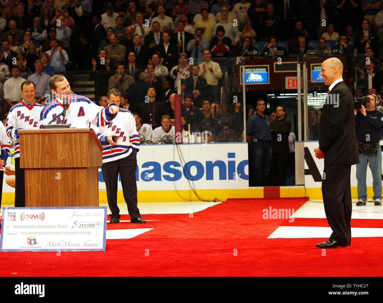 Mark messier rangers hi-res stock photography and images - Alamy