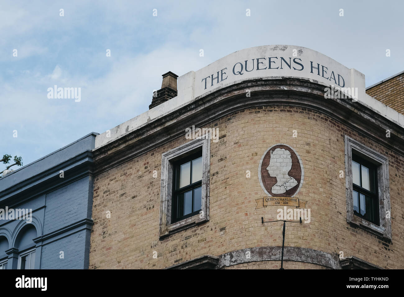 Queens Head Pub London Stock Photos & Queens Head Pub ...