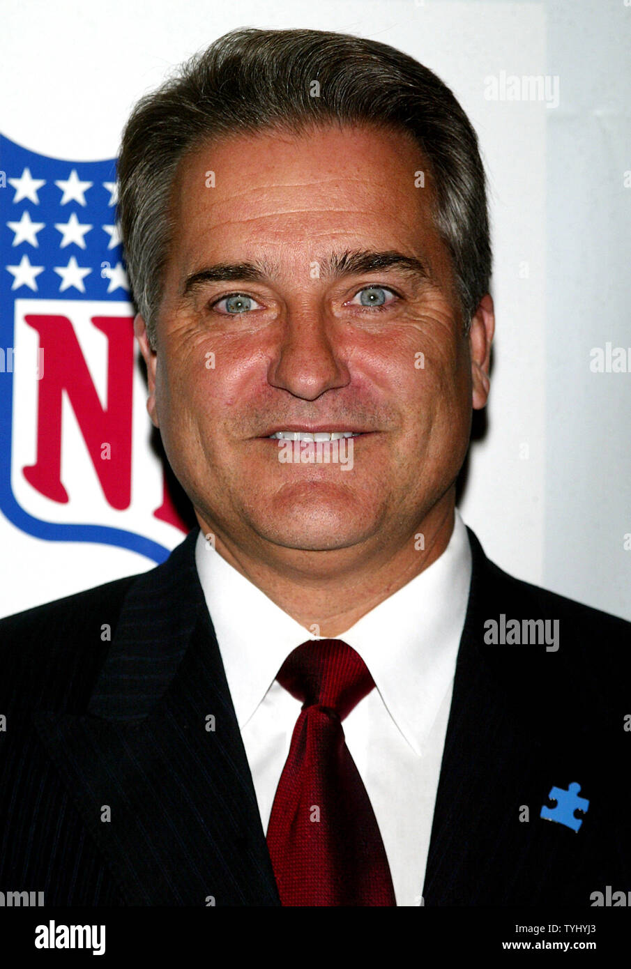 Steve Mariucci appears during a media availability on set at the NFL  Network studios, Wednesday, Sept. 9, 2015, in Culver City, California. (AP  Photo/Danny Moloshok Stock Photo - Alamy