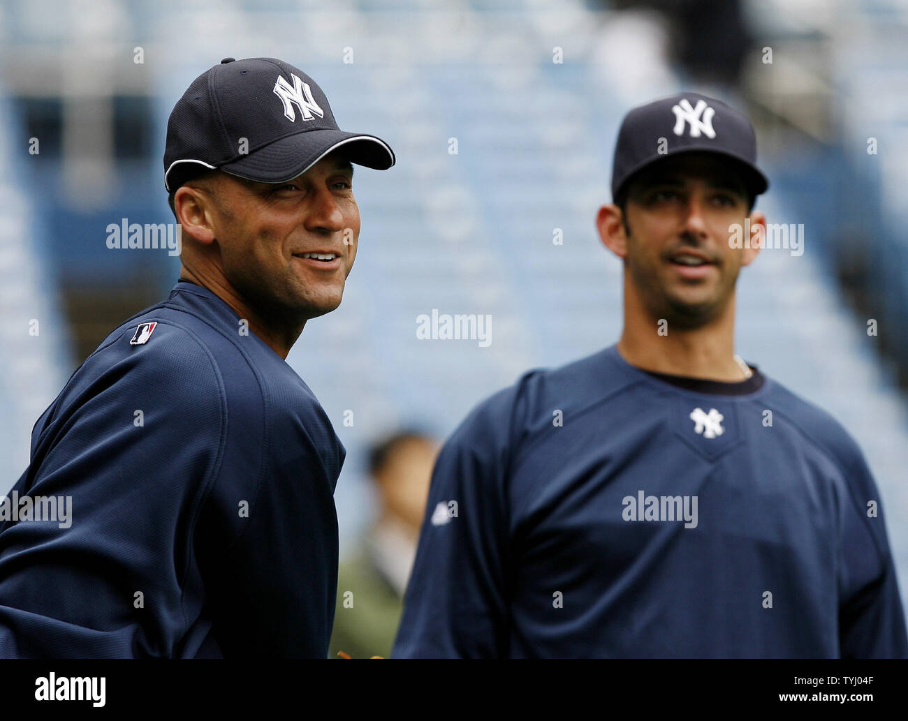 New York Yankees Derek Jeter and Jorge Posada smile during batting
