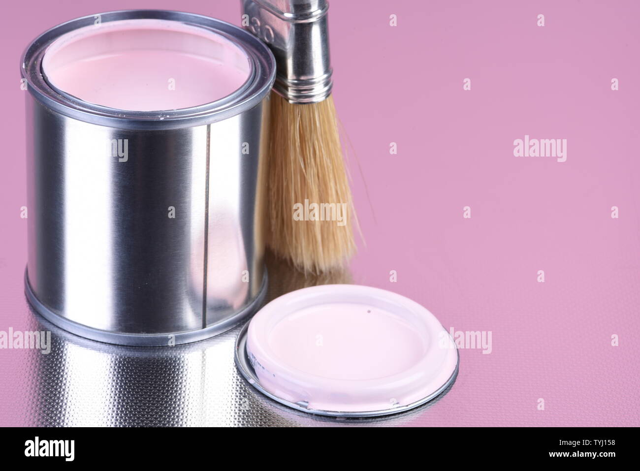 Paint can with brush home decorating tool Stock Photo Alamy